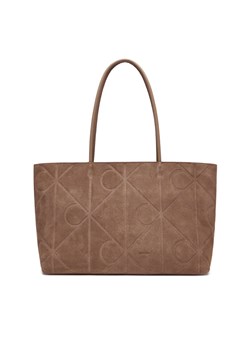 Torebka Calvin Klein Emblem Aop Embossed Suede Tote LV04F3334G Beżowy ze sklepu eobuwie.pl w kategorii Torby Shopper bag - zdjęcie 188128910