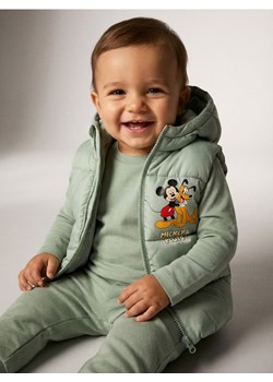 Sinsay - Pikowana kamizelka z elementami 3D i nadrukiem na plecach Mickey Mouse - zielony ze sklepu Sinsay w kategorii Kamizelki chłopięce - zdjęcie 188131653