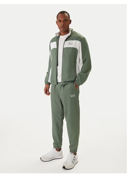 EA7 Emporio Armani Dres 7M001530 AF16072 Zielony Regular Fit ze sklepu MODIVO w kategorii Dresy męskie - zdjęcie 188137931