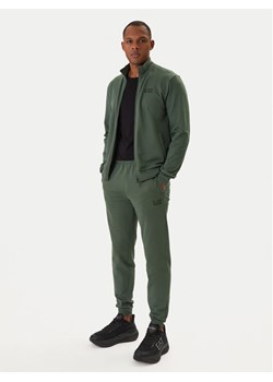 EA7 Emporio Armani Dres 8NPV60 PJVRZ Zielony Regular Fit ze sklepu MODIVO w kategorii Dresy męskie - zdjęcie 188137954