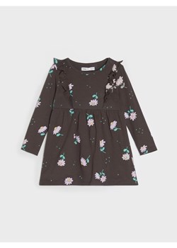Sinsay - Bawełniana sukienka z długim rękawem z falbankami i motywem kwiatowym - brązowy ze sklepu Sinsay w kategorii Sukienki niemowlęce - zdjęcie 188140900