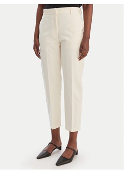 Calvin Klein Chinosy LV044B916G Écru Regular Fit ze sklepu MODIVO w kategorii Spodnie damskie - zdjęcie 188144223