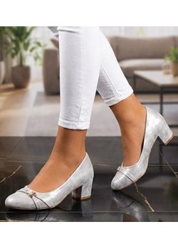 Srebrne czółenka na niskim obcasie /B5-2 12233 T492/ ze sklepu Pantofelek24.pl w kategorii Czółenka - zdjęcie 188144363