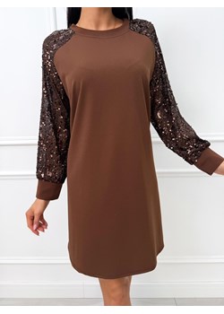 Czekoladowa Prosta Sukienka z Cekinowymi Rękawami ze sklepu ModnaKiecka.pl w kategorii Sukienki - zdjęcie 188144734