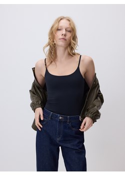 Reserved - Gładki top na ramiączkach - czarny ze sklepu Reserved w kategorii Bluzki damskie - zdjęcie 188150330