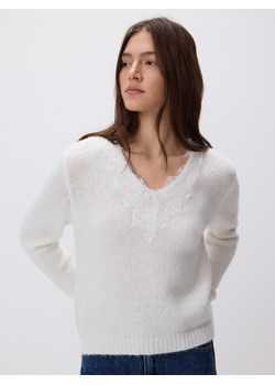 Reserved - Sweter z koronkowym dekoltem - kremowy ze sklepu Reserved w kategorii Swetry damskie - zdjęcie 188150420