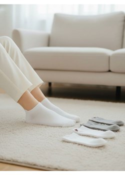 Sinsay - Zestaw skarpet z psami oraz gładkich 5 pack - wielobarwny ze sklepu Sinsay w kategorii Skarpetki damskie - zdjęcie 188151400