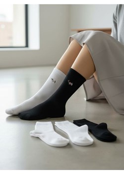 Sinsay - Zestaw prążkowanych skarpet z haftowanymi psami 5 pack - wielobarwny ze sklepu Sinsay w kategorii Skarpetki damskie - zdjęcie 188151402