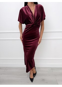Burgundowa Welurowa Sukienka z Głębokim Dekoltem ze sklepu ModnaKiecka.pl w kategorii Sukienki - zdjęcie 188151870