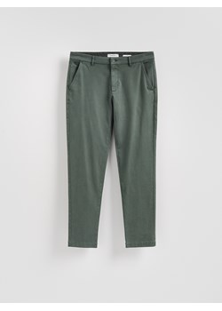 Reserved - Spodnie chino slim fit - zielony ze sklepu Reserved w kategorii Spodnie męskie - zdjęcie 188152804