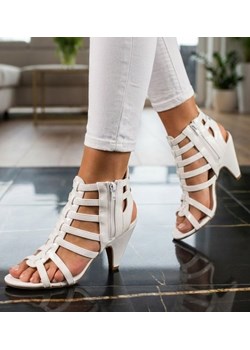 Białe sandały damskie na obcasie /F6-3 11737 T290/ ze sklepu Pantofelek24.pl w kategorii Sandały damskie - zdjęcie 188153013