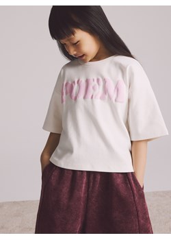 Reserved - Luźny t-shirt z nadrukiem - złamana biel ze sklepu Reserved w kategorii Bluzki dziewczęce - zdjęcie 188154302