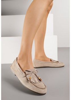 Ciemnobeżowe Mokasyny Ozdobione Frędzlami Kokardą i Koralikami Woodswift ze sklepu born2be.pl w kategorii Mokasyny damskie - zdjęcie 188154673