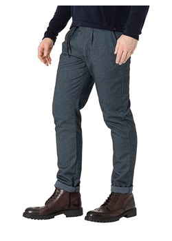 Timezone Spodnie chino "Charly" - Regular fit - w kolorze niebieskoszarym ze sklepu Limango Polska w kategorii Spodnie męskie - zdjęcie 188158924