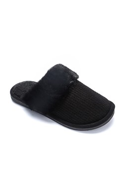 Confly Kapcie w kolorze czarnym ze sklepu Limango Polska w kategorii Kapcie damskie - zdjęcie 188166852