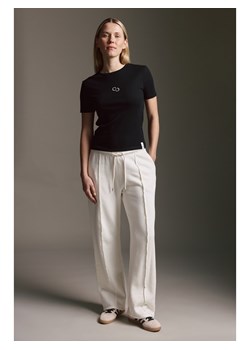 Cotton Candy Spodnie dresowe w kolorze kremowym ze sklepu Limango Polska w kategorii Spodnie damskie - zdjęcie 188168203