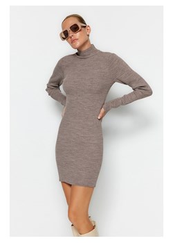 trendyol Sukienka dzianinowa w kolorze brązowym ze sklepu Limango Polska w kategorii Sukienki - zdjęcie 188173233