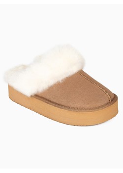 Gooce Wełniane kapcie "Emeline" w kolorze jasnobrązowym ze sklepu Limango Polska w kategorii Kapcie damskie - zdjęcie 188188314