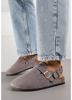 Szare Sandały w Stylu Chodaków Ozdobione Klamrami Qyrraya ze sklepu born2be.pl w kategorii Sandały damskie - zdjęcie 188219032