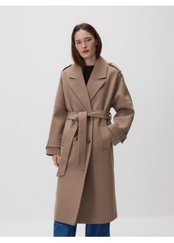 Reserved - Dwurzędowy płaszcz z paskiem - beżowy ze sklepu Reserved w kategorii Płaszcze damskie - zdjęcie 188230020