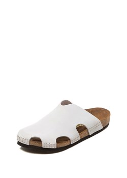 Comfortfusse Skórzane chodaki w kolorze białym ze sklepu Limango Polska w kategorii Klapki damskie - zdjęcie 188233873