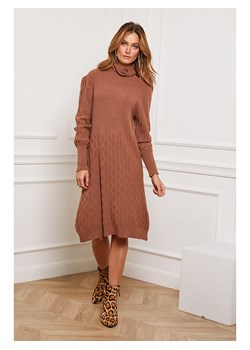 Joséfine Sukienka dzianinowa "Eclose" w kolorze karmelowym ze sklepu Limango Polska w kategorii Sukienki - zdjęcie 188243594