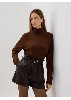 Reserved - Szorty z imitacji skóry z paskiem - ciemnobrązowy ze sklepu Reserved w kategorii Szorty - zdjęcie 188244272