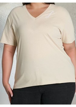 Sinsay - Koszulka z dekoltem w serek Plus Size - beżowy ze sklepu Sinsay w kategorii Bluzki damskie - zdjęcie 188248102