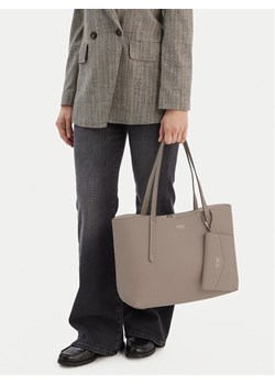 Torebka Guess HWPG96 48230 Beżowy ze sklepu eobuwie.pl w kategorii Torby Shopper bag - zdjęcie 188250093