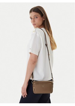 Torebka Tommy Hilfiger Th Icon Camera Bag AW0AW18120 Brązowy ze sklepu eobuwie.pl w kategorii Listonoszki - zdjęcie 188250241