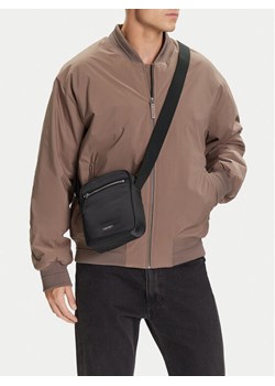 Saszetka Calvin Klein Sleek Nylon Reporter LV04D3176G Czarny ze sklepu eobuwie.pl w kategorii Saszetki - zdjęcie 188250564