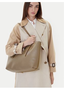 Torebka Calvin Klein Emblem Aop Tote W/ Pouch LV04F3266G Beżowy ze sklepu eobuwie.pl w kategorii Torby Shopper bag - zdjęcie 188250760