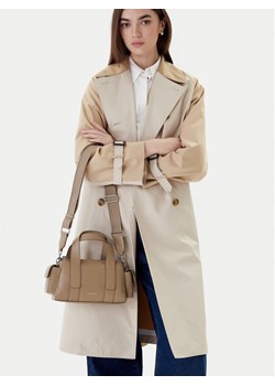 Torebka Calvin Klein Webbing Strap Pocket Bag LV04F3291G Beżowy ze sklepu eobuwie.pl w kategorii Kuferki - zdjęcie 188250901