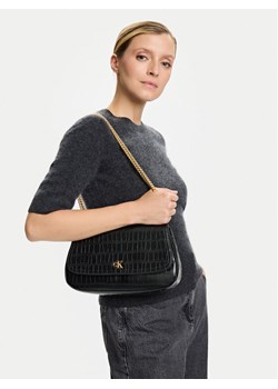 Calvin Klein Torebka Ck Croc Conv Chain Medium Bag LV04F3284G Czarny ze sklepu MODIVO w kategorii Kopertówki - zdjęcie 188256242