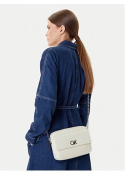 Calvin Klein Torebka Ck Re-Lock Pocket Camera Bag LV04F3102G Różowy ze sklepu MODIVO w kategorii Listonoszki - zdjęcie 188257024