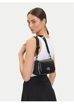 Tommy Jeans Torebka Tjw American Cool Flap Crossover AW0AW17550 Czarny ze sklepu MODIVO w kategorii Listonoszki - zdjęcie 188257241