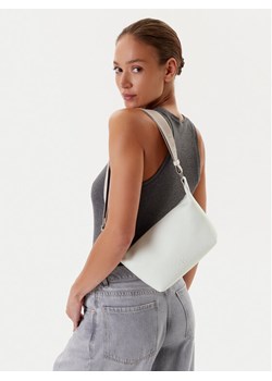 Calvin Klein Jeans Torebka Ultralight Shoulder Bag LV04K3131G Biały ze sklepu MODIVO w kategorii Listonoszki - zdjęcie 188257493