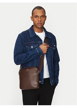 Guess Saszetka HMFITC P5159 Brązowy ze sklepu MODIVO w kategorii Torby męskie - zdjęcie 188257722