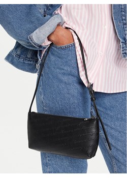Tommy Jeans Torebka Tjw Must Aop Shoulder Bag AW0AW17867 Czarny ze sklepu MODIVO w kategorii Torebki damskie - zdjęcie 188257792