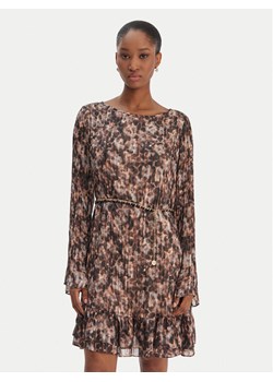 Guess Sukienka codzienna W6RK37 WJ712 Brązowy Regular Fit ze sklepu MODIVO w kategorii Sukienki - zdjęcie 188257852