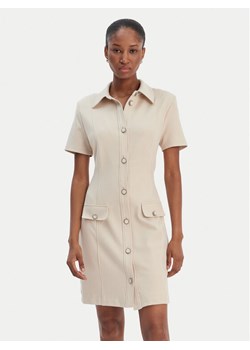 Guess Sukienka codzienna W6RK34 KCMU2 Beżowy Classic Fit ze sklepu MODIVO w kategorii Sukienki - zdjęcie 188263373
