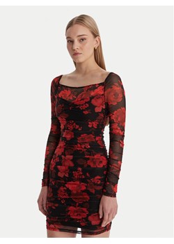 Guess Sukienka koktajlowa W6RK0A KBAH2 Czerwony Slim Fit ze sklepu MODIVO w kategorii Sukienki - zdjęcie 188263430