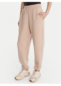 Guess Spodnie materiałowe 169841 Beżowy Slim Fit ze sklepu MODIVO w kategorii Spodnie damskie - zdjęcie 188263443