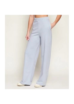 GUESS ACTIVE Spodnie dresowe YAYOI | Relaxed fit ze sklepu Gomez Fashion Store w kategorii Spodnie damskie - zdjęcie 188265014