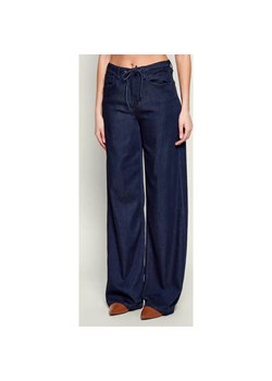 GUESS Jeansy BLOSSOM | Relaxed fit ze sklepu Gomez Fashion Store w kategorii Jeansy damskie - zdjęcie 188265603