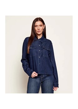 GUESS Jeansowa koszula ASTRID SHACKET | Regular Fit ze sklepu Gomez Fashion Store w kategorii Koszule damskie - zdjęcie 188265633