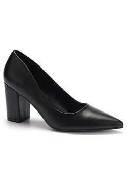 C'M Czółenka w kolorze czarnym ze sklepu Limango Polska w kategorii Czółenka - zdjęcie 188270503