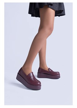 C'M Mokasyny w kolorze czerwonym na koturnie ze sklepu Limango Polska w kategorii Mokasyny damskie - zdjęcie 188270541