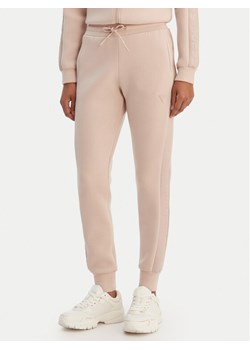 Guess Spodnie dresowe V2YB18 K7UW2 Beżowy Regular Fit ze sklepu MODIVO w kategorii Spodnie damskie - zdjęcie 188283520