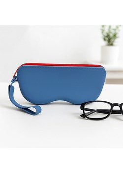 Sylikonowe etui na okulary z poręcznym uchwytem ET-139 niebieskie ze sklepu Stylion w kategorii Etui - zdjęcie 188285592